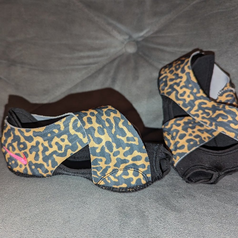 Brand New with Tag. Nike Studio Wrap Dance/Yoga Fitness Shoes Size M (Medium)